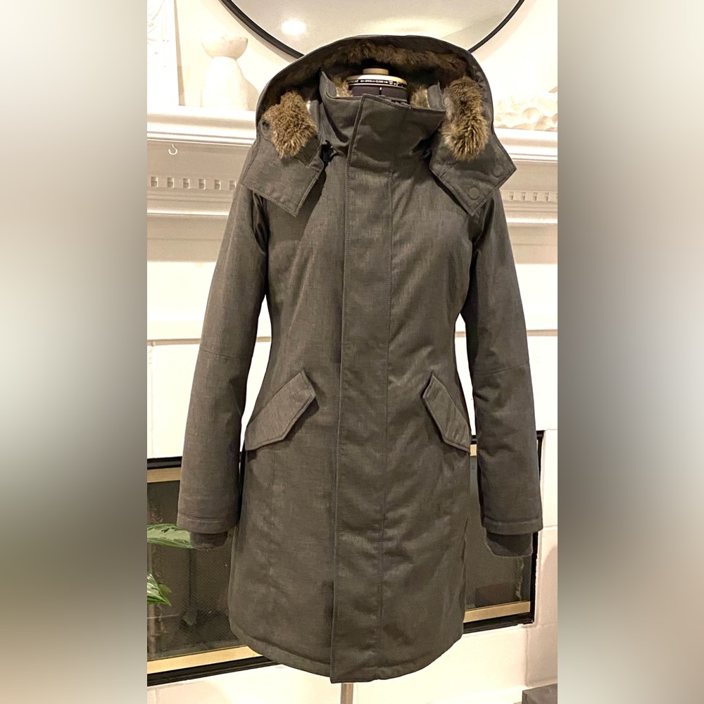 Aritzia down and faux fur lined parka with hood - Babaton Oskar EUC